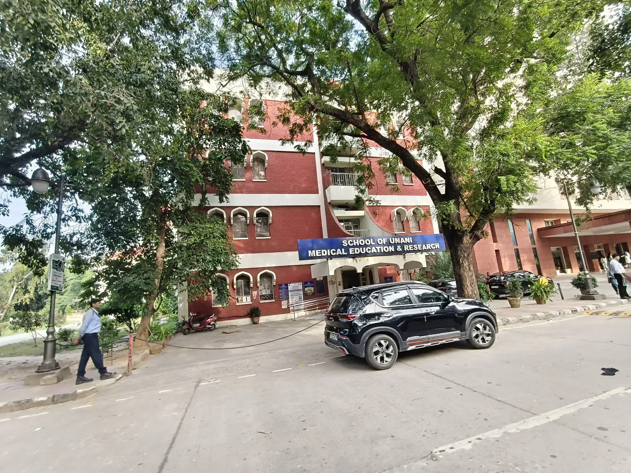 Jamia Hamdard University Delhi Academic Building photo 7